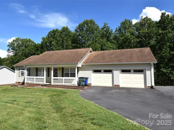 1524 Belleview Dr NE, Conover, NC 28613