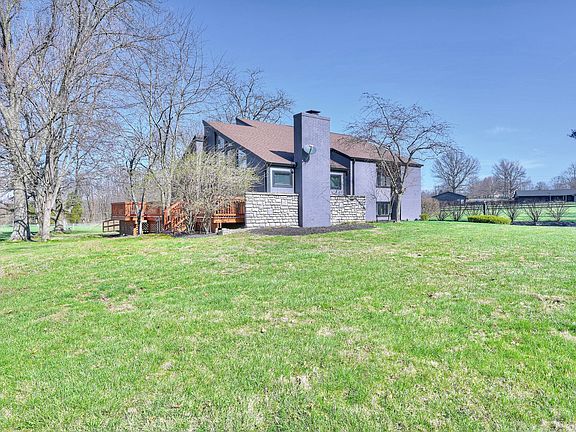 3rd image of 8657 Valleyview Dr