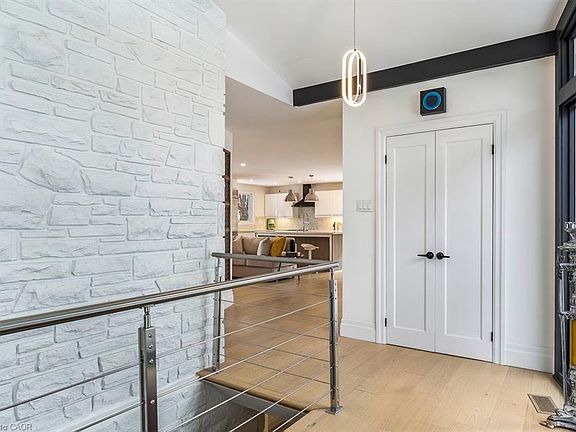 5th image of 625 Sir Richards Rd