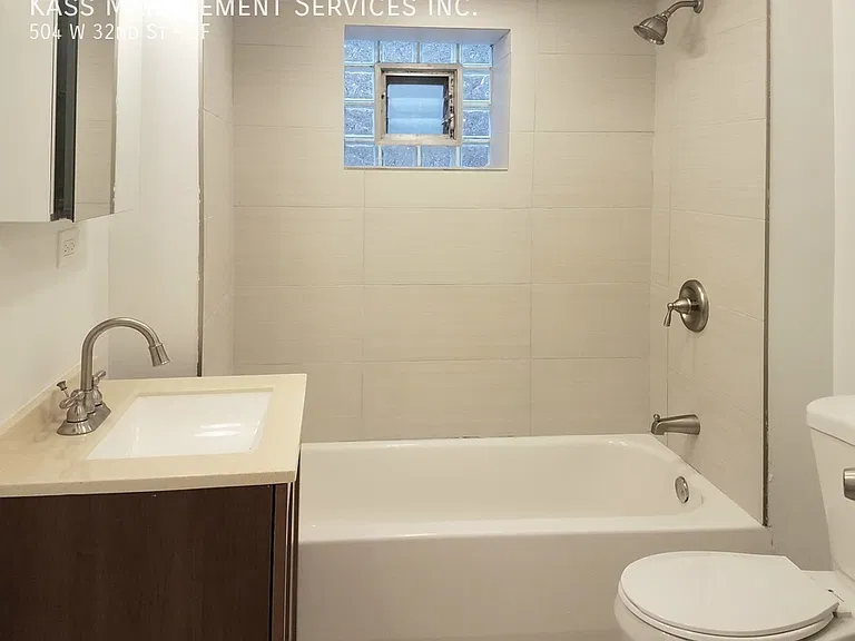 504 W 32nd St #3F — Photo 8