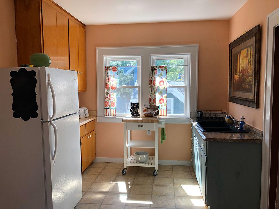 1st image of 719 W 2nd St #1/2