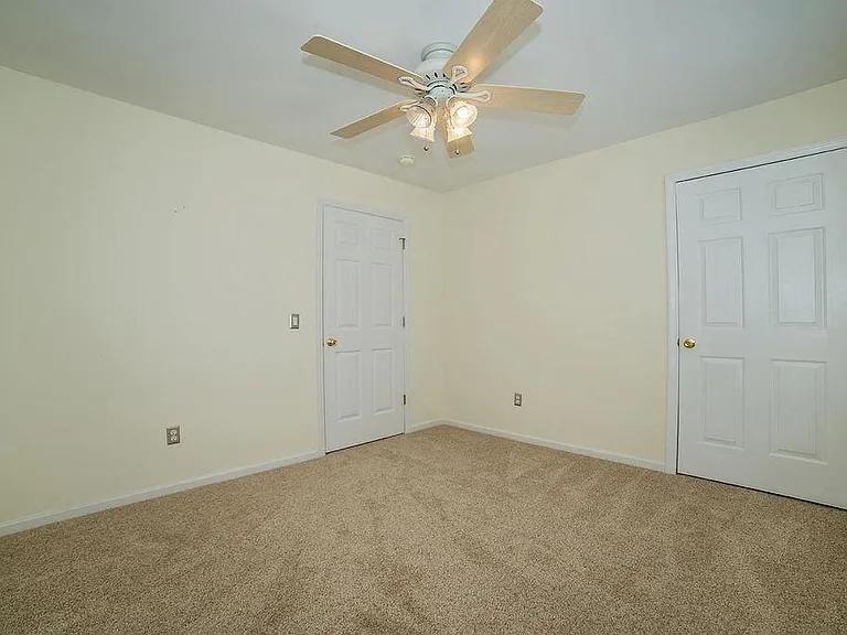 2532 Riverside Dr — Photo 9