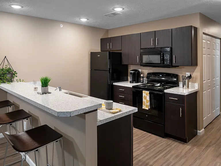 Greenbrier Apartments — Photo 6