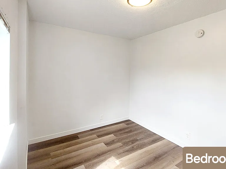 715 E Parker Ln #4 — Photo 9