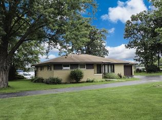 16 Lake Zurich Dr, Lake Zurich, IL 60047