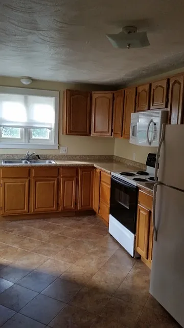 2 bed, 1050 sqft, $1,700 — Photo 3