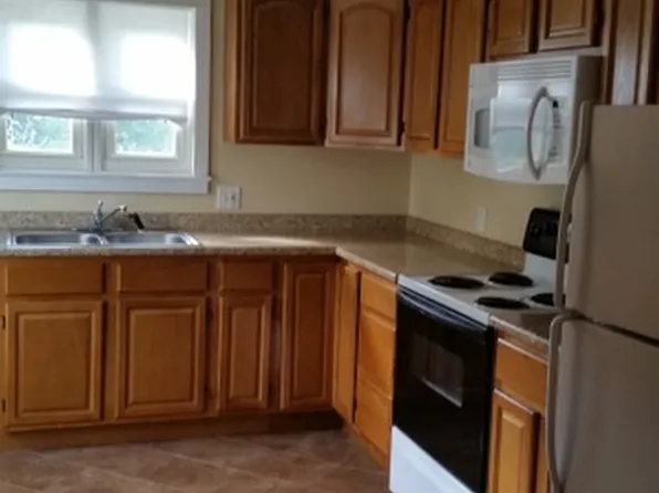 43 Pennsylvania Ave Floor 2, West Warwick, RI 02893