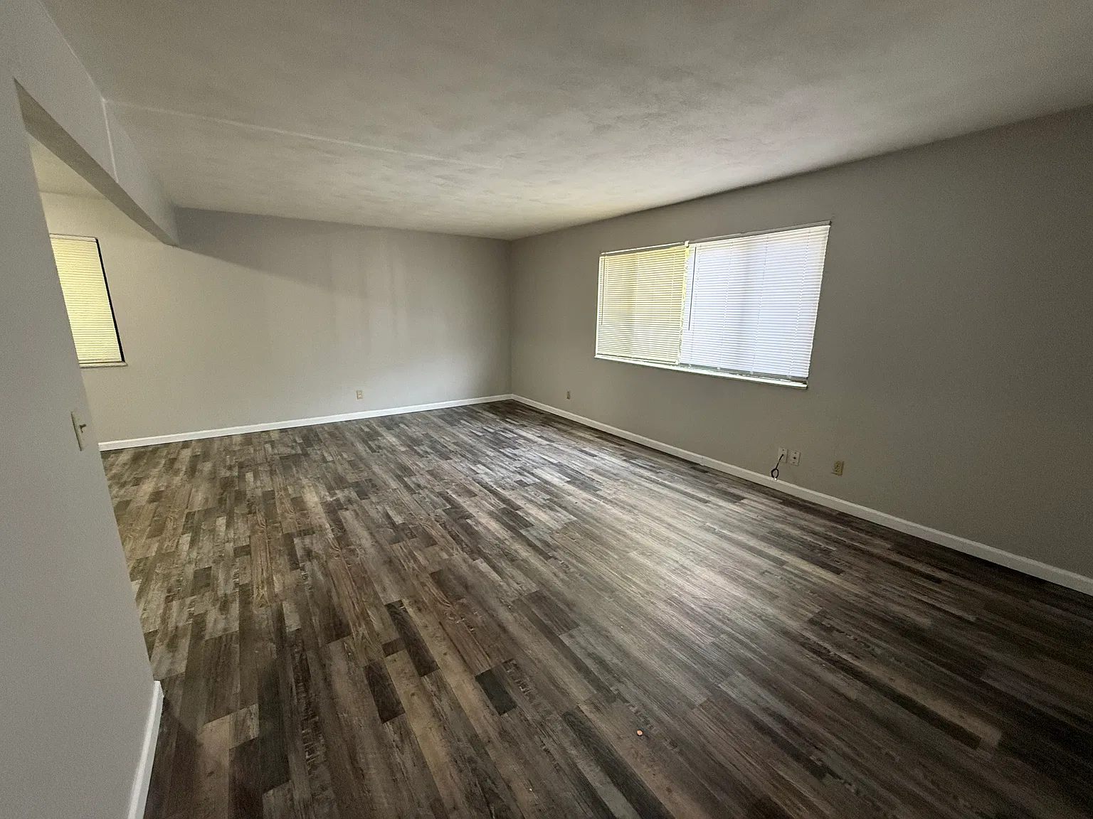 19 Nottingham Ln — Photo 2