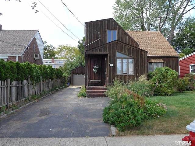 1st image of 19 Farrel St