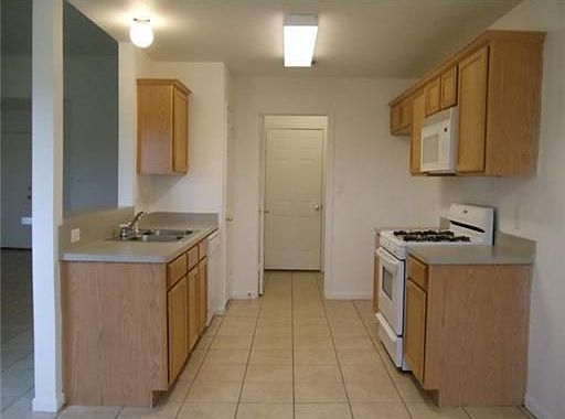 3rd image of 3815 Westfield Dr