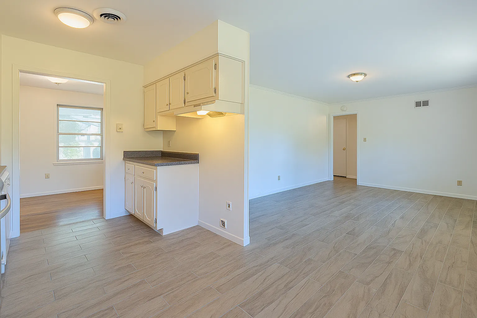 3 bed, 1.5 bath, 1330 sqft, $1,200 — Photo 1