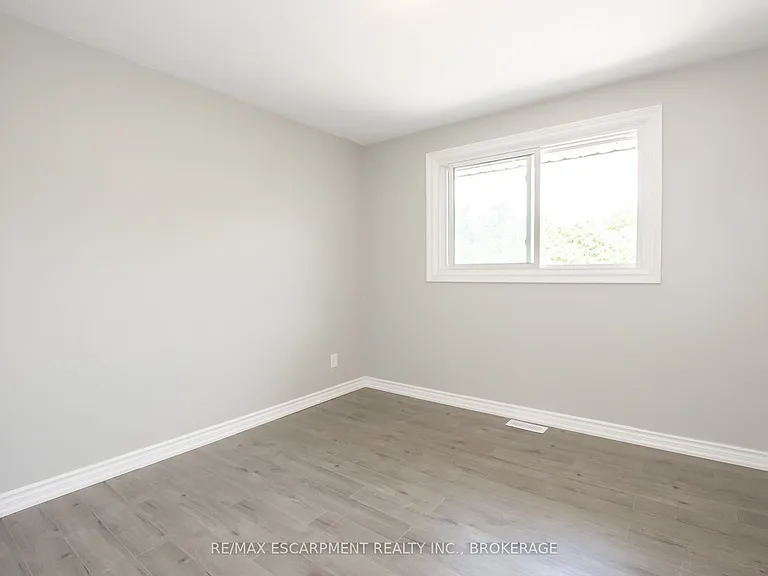 2 Wolfdale Pl #MAIN — Photo 25