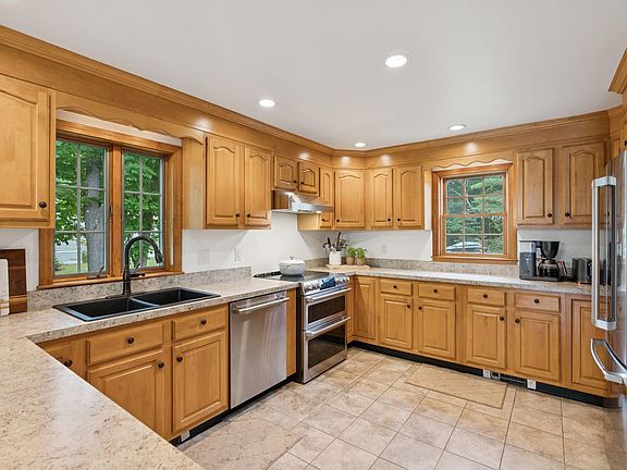2nd image of 12 Harrison Circle