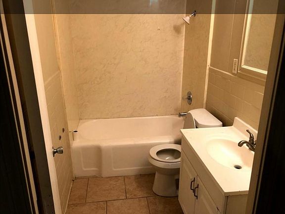 4th image of 3129 Hawthorne Dr
