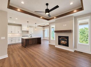 22180 W 116th Ter, Olathe, KS 66061