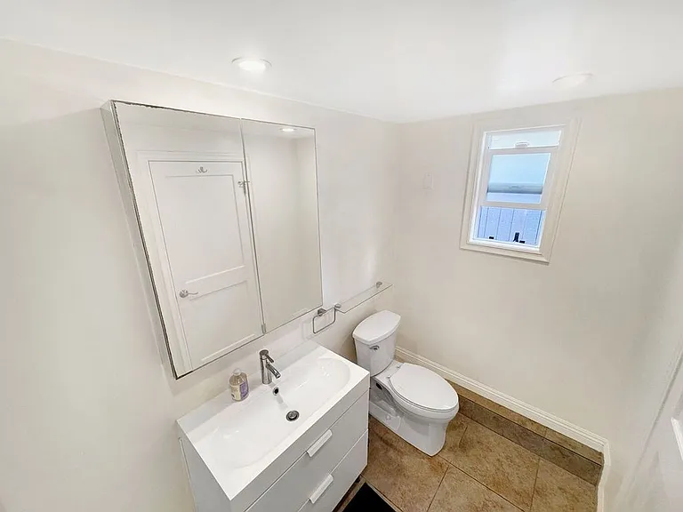 200 Gull St #B — Photo 18