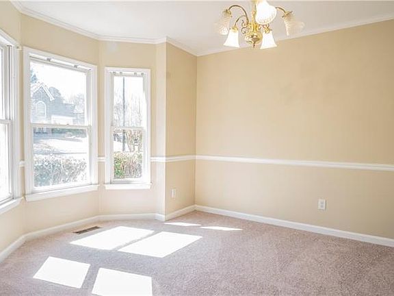 5th image of 685 River Overlook Dr