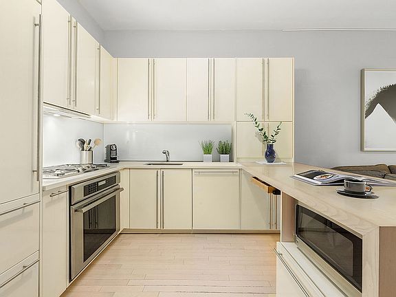 3rd image of 60 W 20th St APT 3N