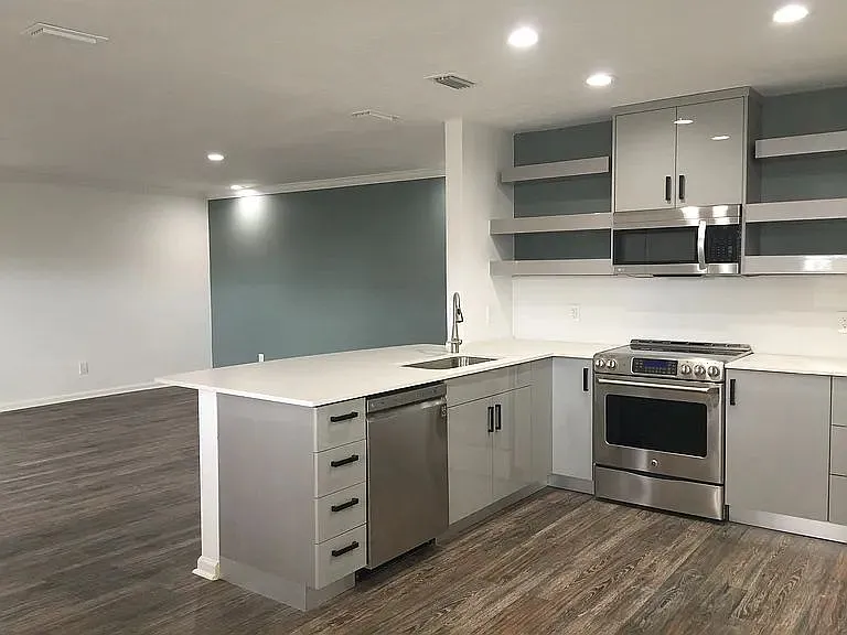6815 Edgewater Dr #301 — Photo 3