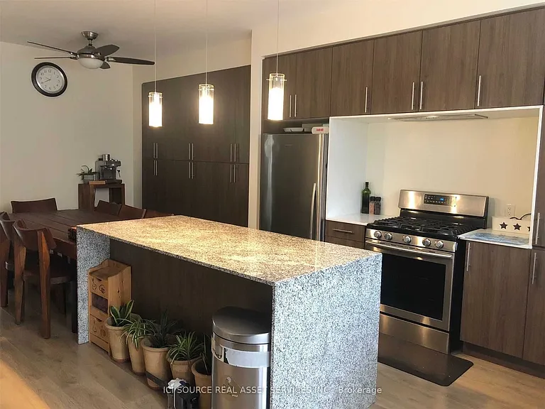 212 Squire Cres — Photo 4