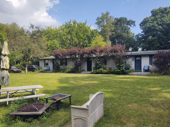 3434 Oakridge Dr #2, Highland, MI 48356