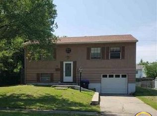 827 SE 36th St, Topeka, KS 66605