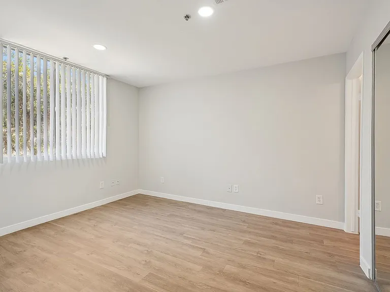 310 Virgil — Photo 65