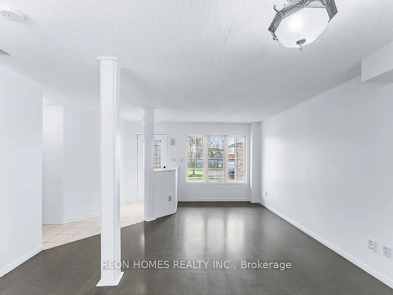 1885 Dalhousie Cres — Photo 7