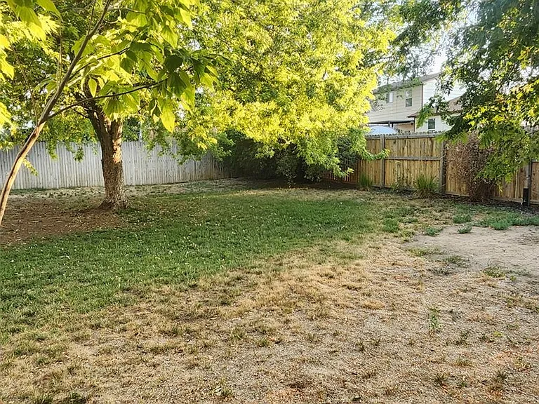 9225 Clermont Dr — Photo 36