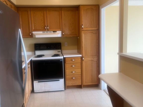 5th image of 744 Wonderland Rd S #1208