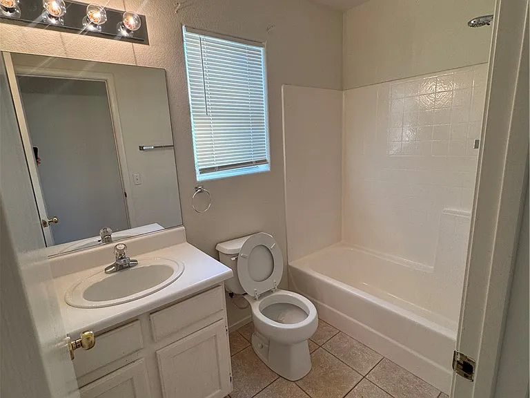 3932 Marble Mountain St — Photo 3