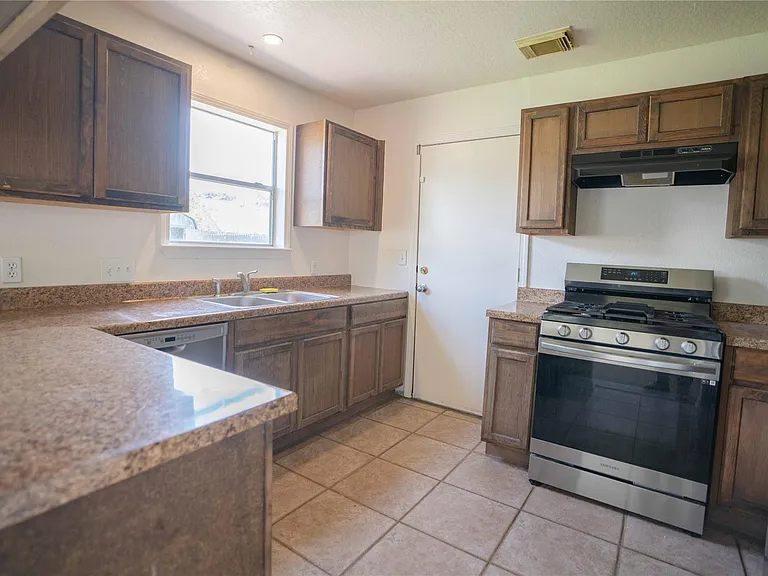 4027 Almond Lake Dr — Photo 9