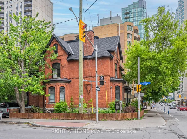 220 Lyon St N #B, Ottawa, ON K1R 5V7