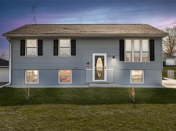 3003 Huxley Ln SW, Cedar Rapids, IA 52404