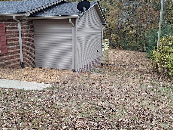 5th image of 924 Cherokee Dr