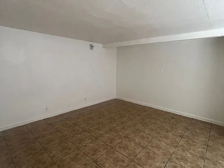 1236 Vito Ave — Photo 4