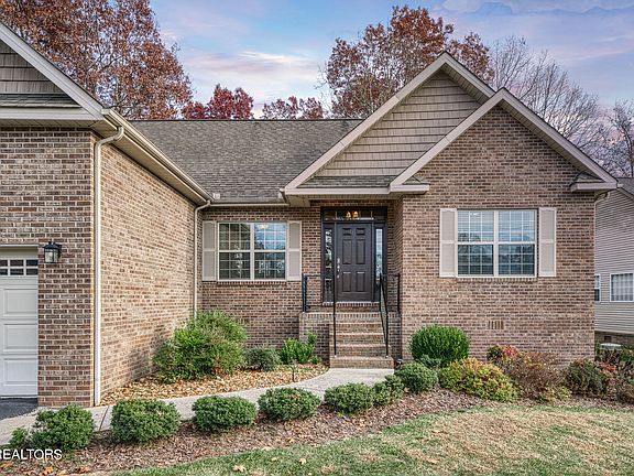 3rd image of 630 E Deer Creek Dr