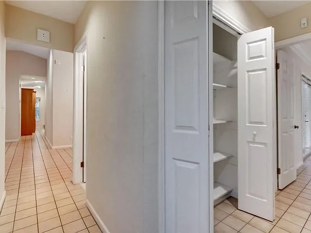10890 SW 83rd Ave — Photo 4