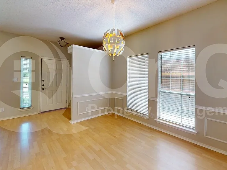 2209 Meadowstone Dr — Photo 8