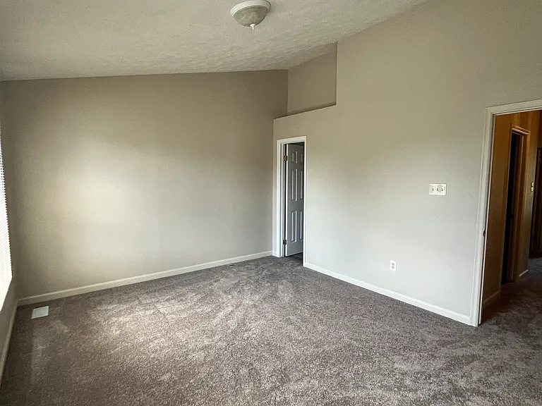 Huge master bedroom with full master bath, cathedral ceiling and walk-in closet