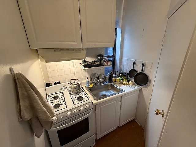 97 Allen St #14 — Photo 4