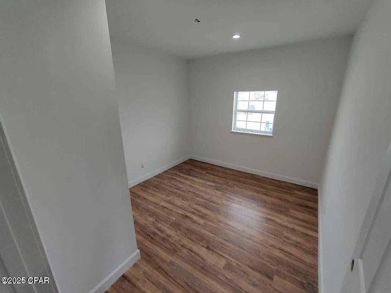 1006 E 2nd Ct — Photo 10