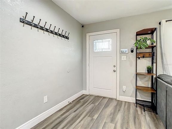 3rd image of 4112 N Marguerite St