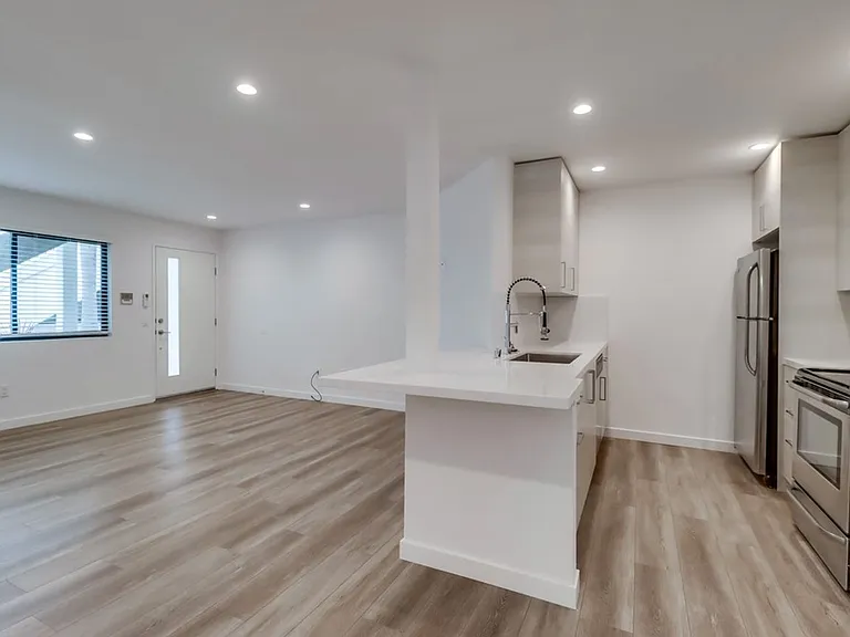Beautifully Renovated Property perfectly situated between North Park and Normal Heights! — Photo 4
