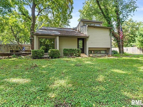 3rd image of 5 Mishawaka Dr