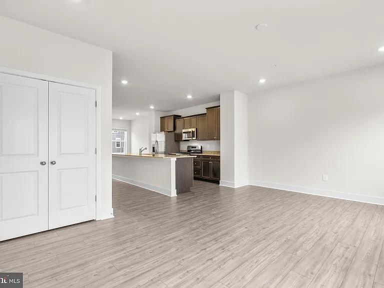 1826 Parham Way — Photo 6