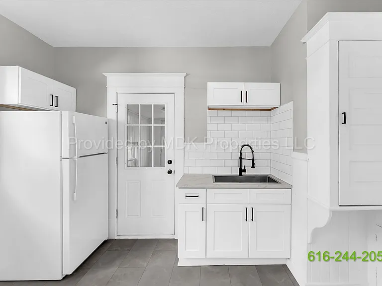 425 Woodlawn St SE — Photo 10