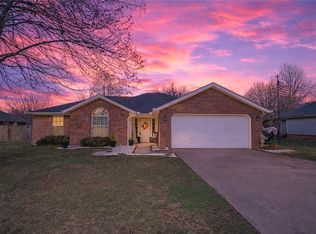 46 W Briarmeadow St, Farmington, AR 72730