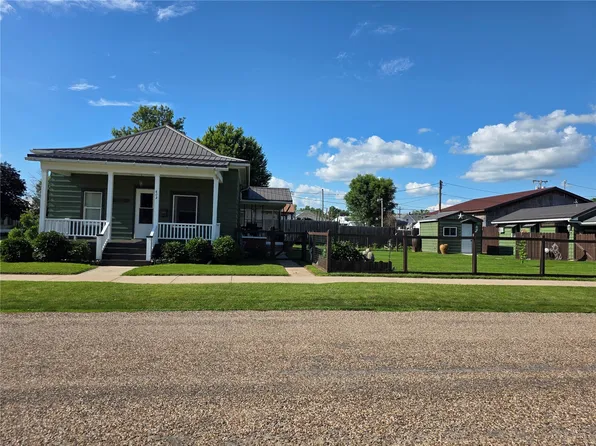 602 10th St, Belle Plaine, IA 52208