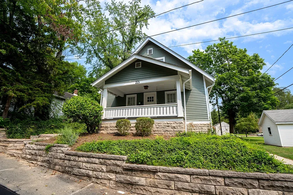 4 bed, 1954 sqft, $5,850 — Photo 3